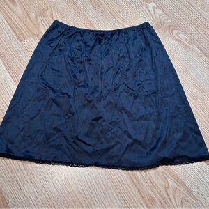Vassarette skirt slip‎ small